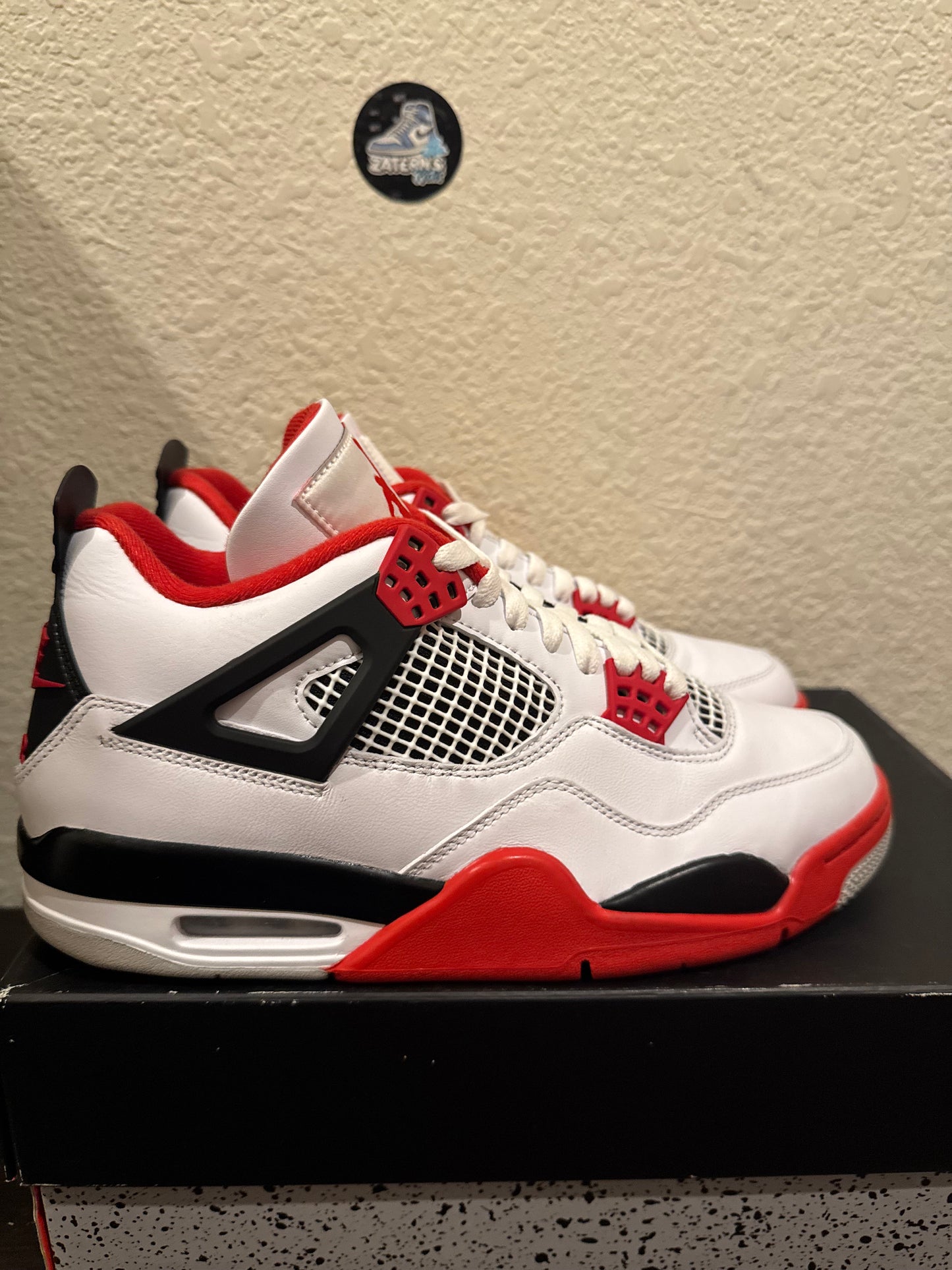 Jordan 4 Fire Red Men's Pre-Owned (9M) DC7770-160