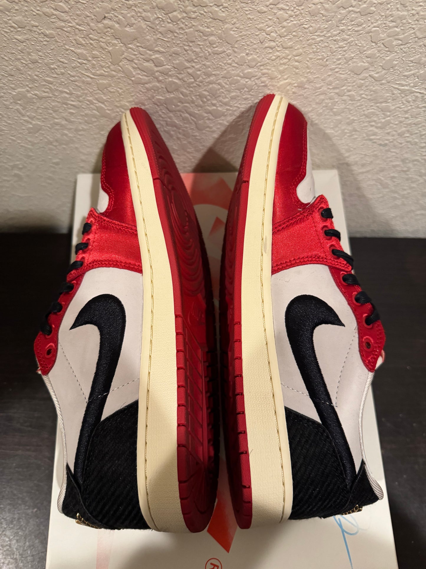 Jordan 1 Low OG SP Trophy Room Men's Pre-Owned (10.5M) FN0432-100