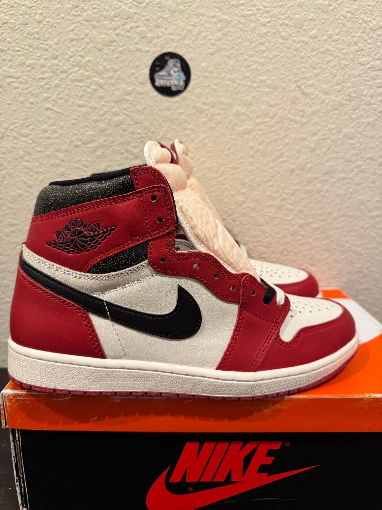 Jordan 1 High OG Chicago Lost & Found Men's Pre-Owned (10M) DZ5485-612