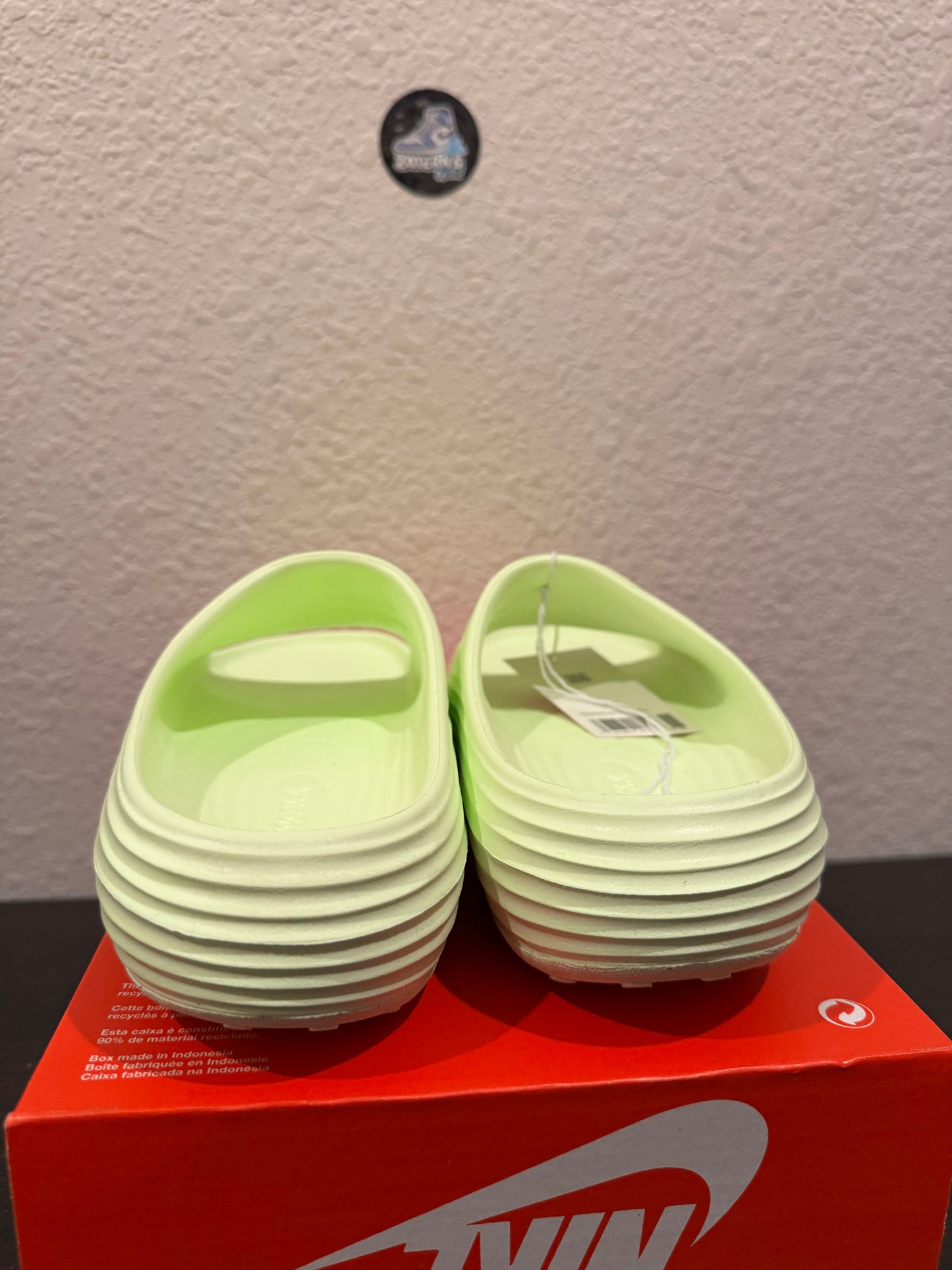 Nike ReactX Rejuven8 Slide Barely Volt Men's Brand New HV4479-700