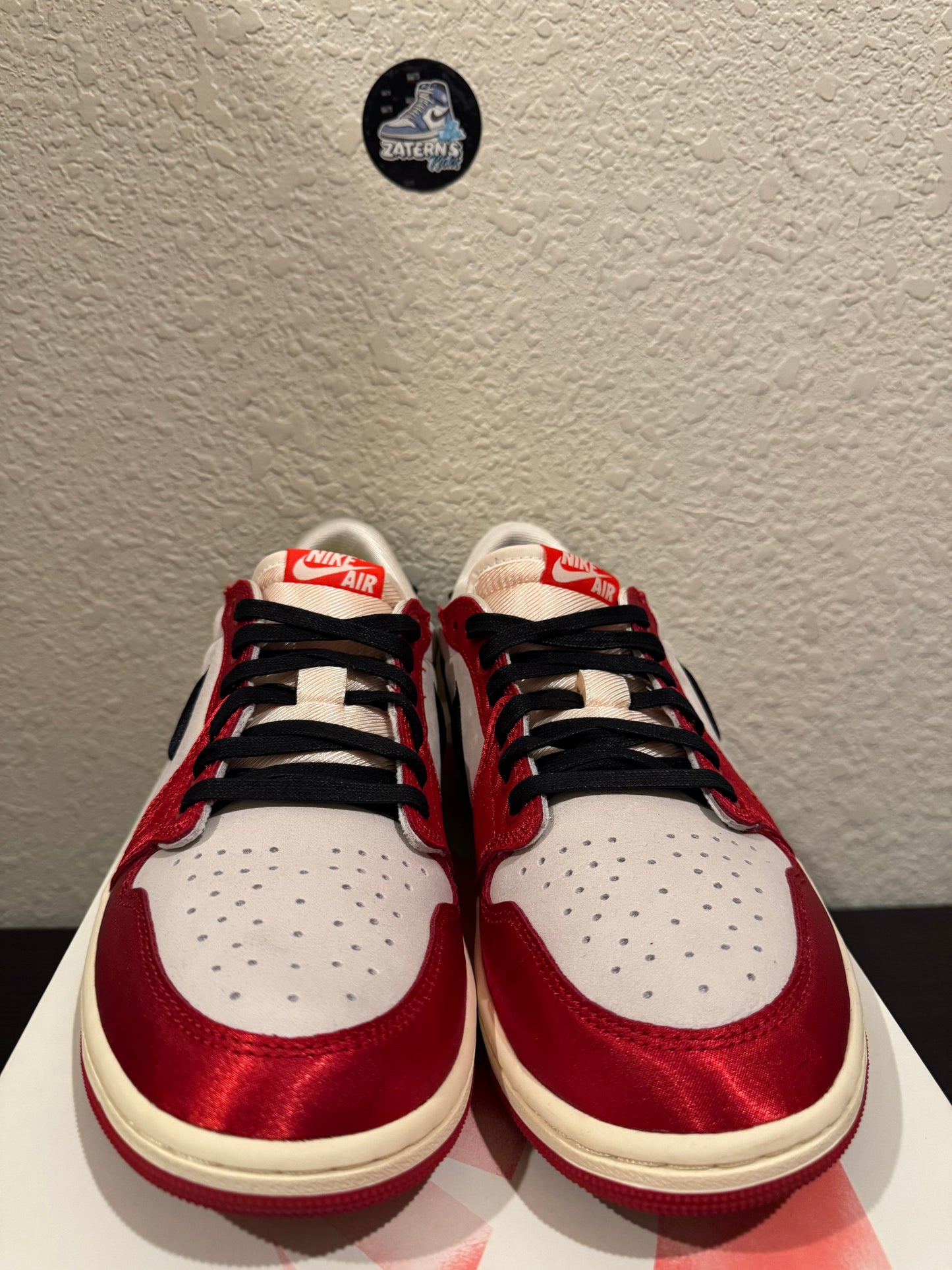 Jordan 1 Low OG SP Trophy Room Men's Pre-Owned (10.5M) FN0432-100