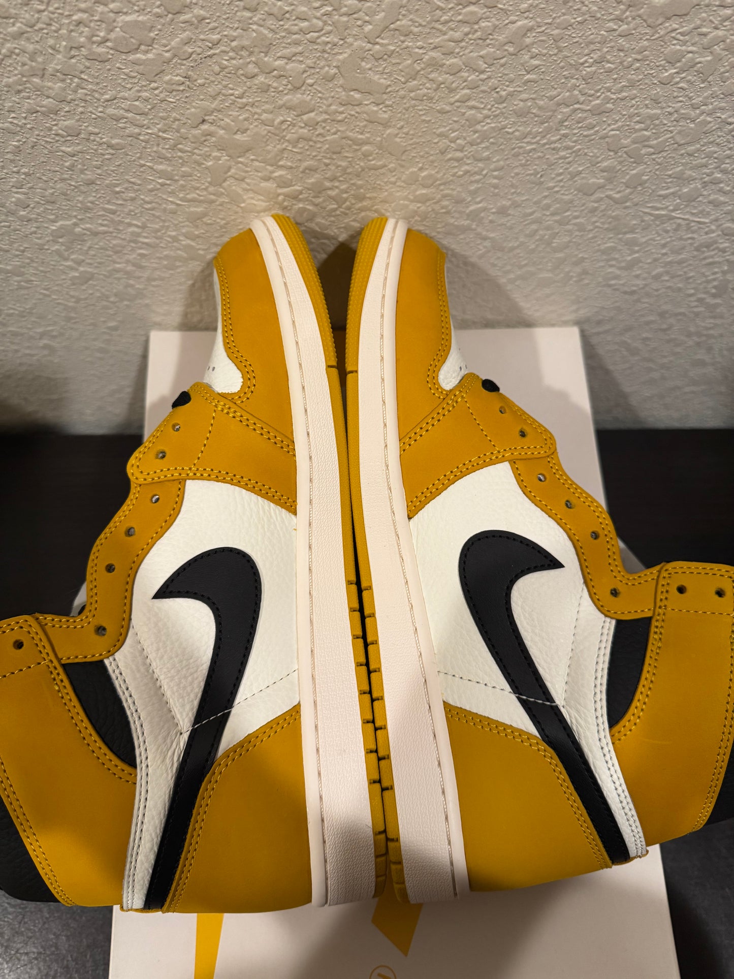 Jordan 1 High OG Yellow Ochre Men's Brand New DZ5485-701