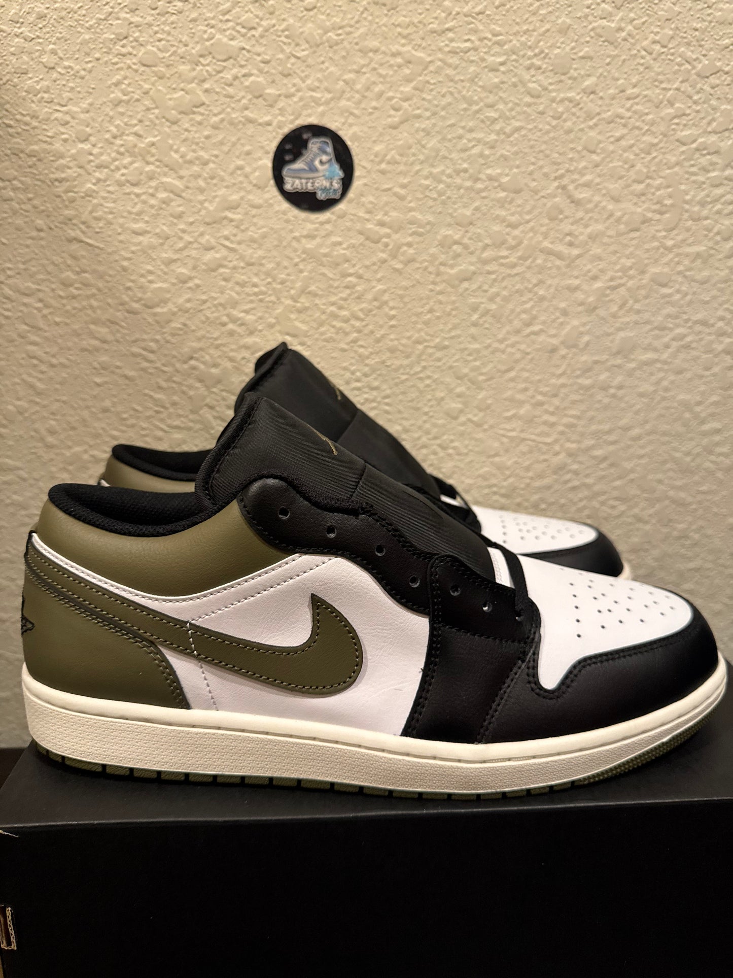 Jordan 1 Low Black Toe Medium Olive Men's Brand New 553558-092