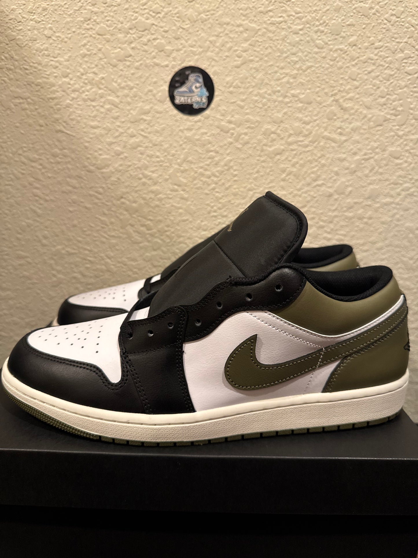 Jordan 1 Low Black Toe Medium Olive Men's Brand New 553558-092