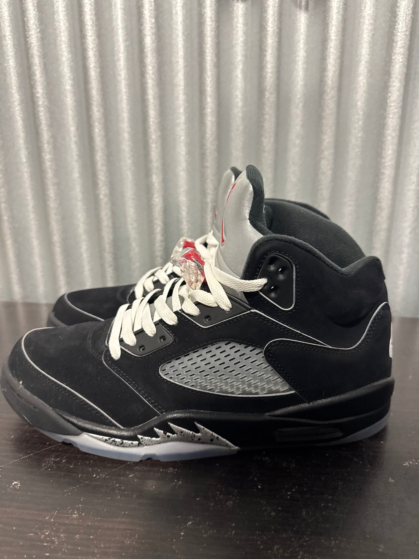 Jordan 5 Black Metallic Reimagined Men's Pre-Owned (11M) HF3975-001