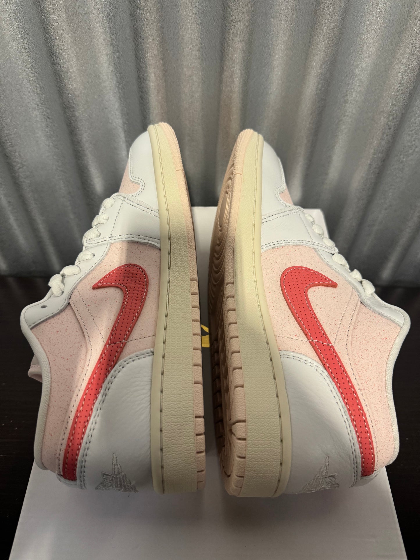 Jordan 1 Low SE Strawberry Milkshake W Brand New IB8156-133
