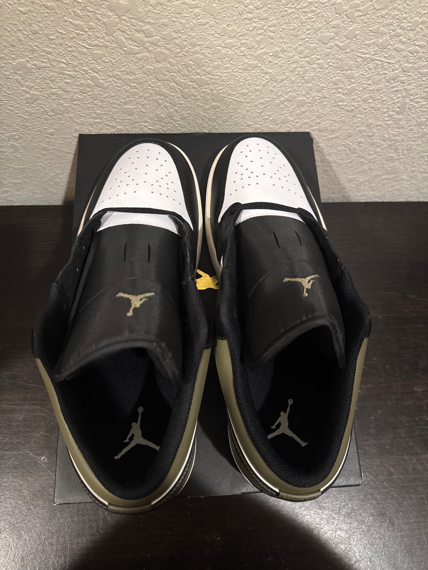 Jordan 1 Low Black Toe Medium Olive Men's Brand New 553558-092