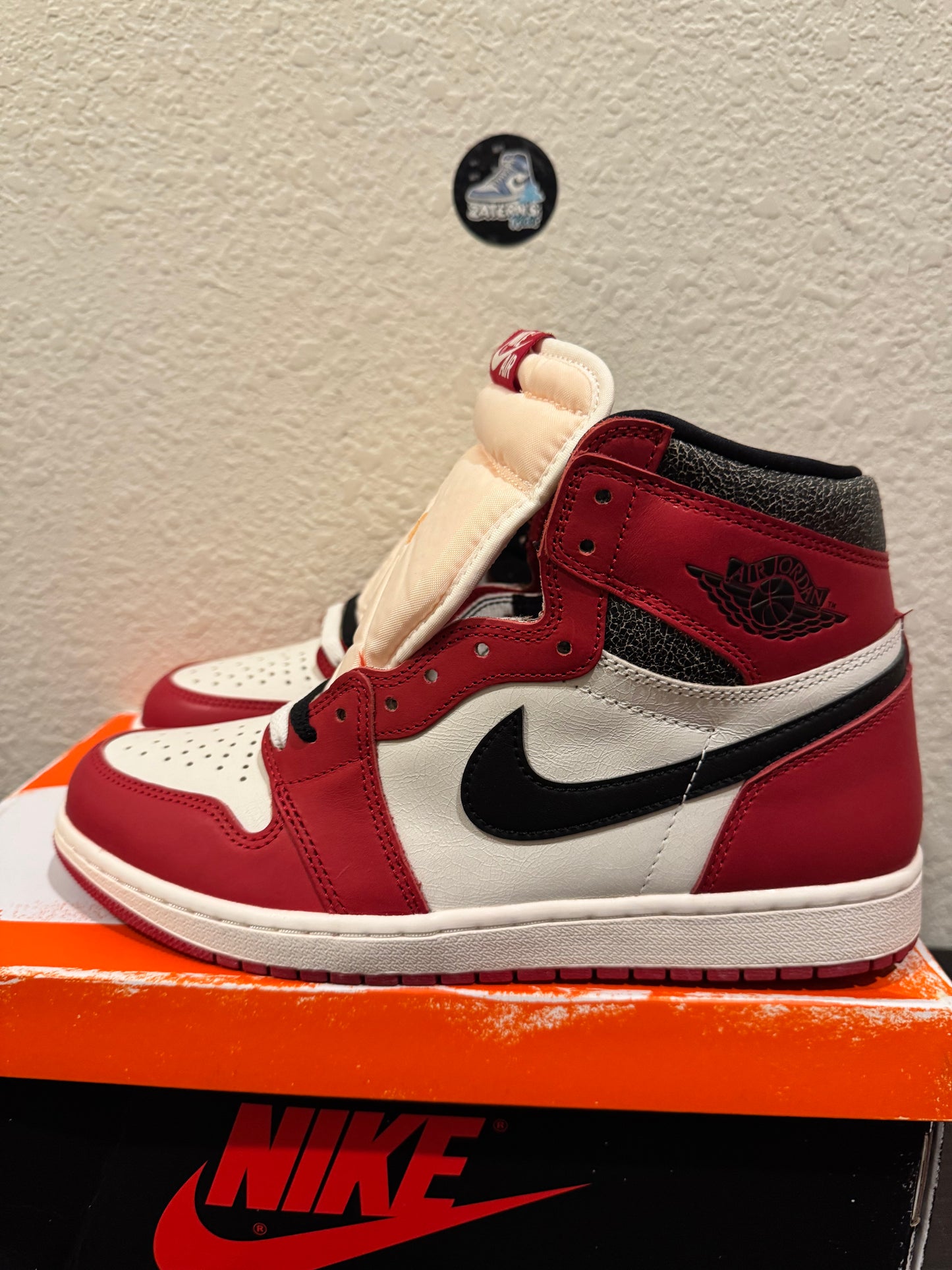 Jordan 1 High OG Chicago Lost & Found Men's Pre-Owned (10M) DZ5485-612