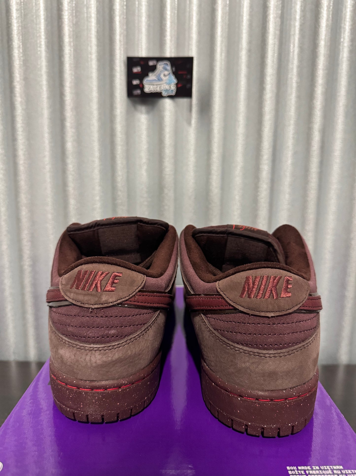 Nike SB Dunk Low City Of Love Burgundy Men's Brand New FN0619-600